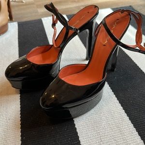 Women’s Via Spiga pumps